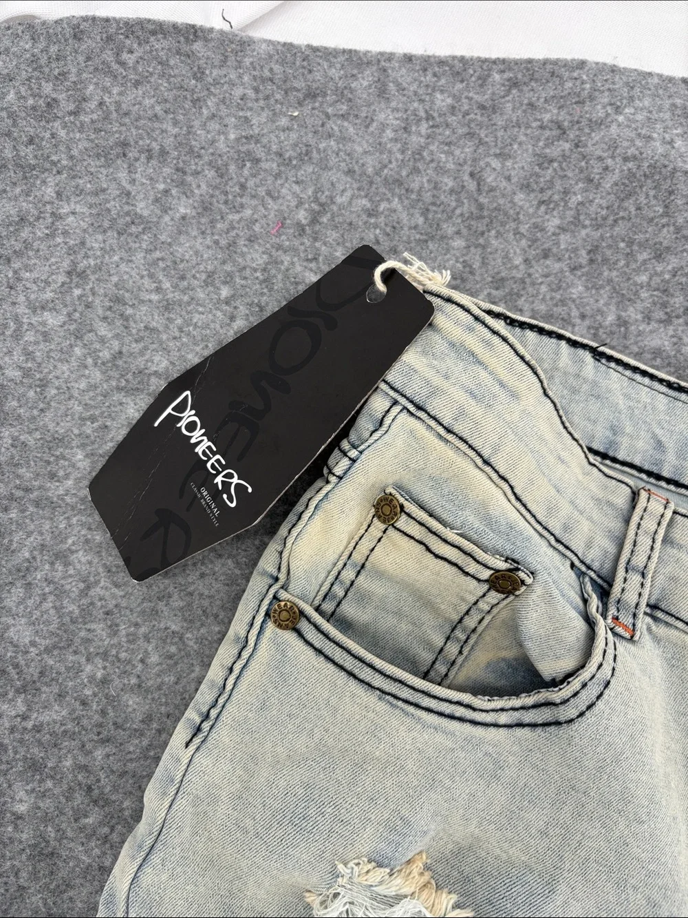 PIONEER Light Wash Distressed Denim Shorts with Black & Yellow Patches 34 NWT